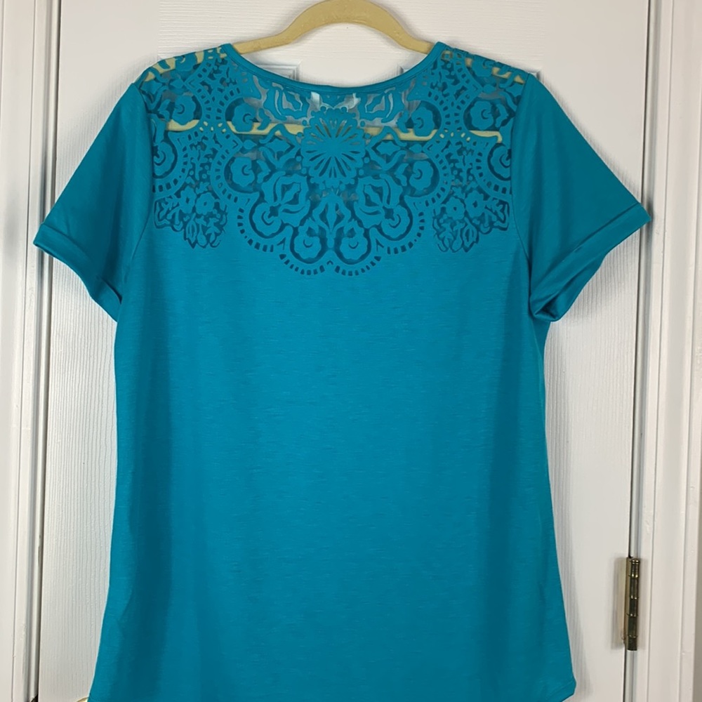 C. Wonder bright teal colored short sleeved top size medium. - Picture 7 of 8